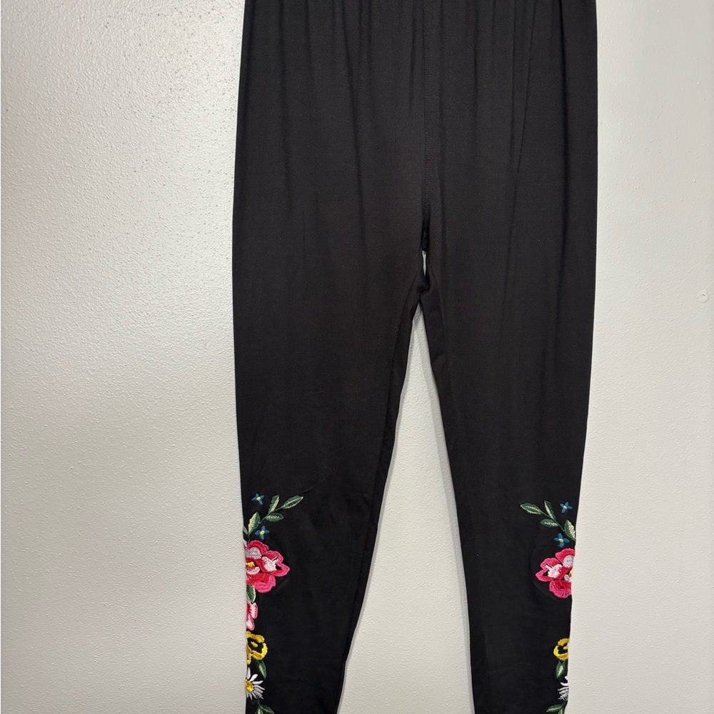 🌸Agnes & Dora Black Leggings with Colorful Floral Design
